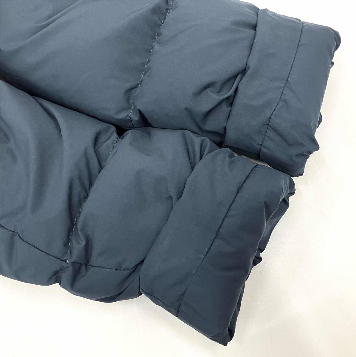 美品 PYRENEXピレネックスBARROW ダウンコート ネイビー 38 美品 現行タグ 近年モデル ピレネックス BARROW ダウンコート 38 紺