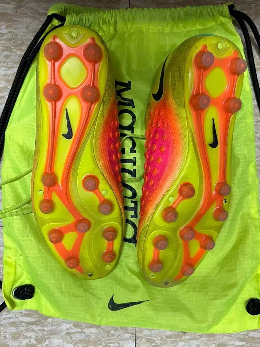 ナイキ マジスタ サッカーシューズ 小売 オーパス2 HG 280 NIKE ナイキ