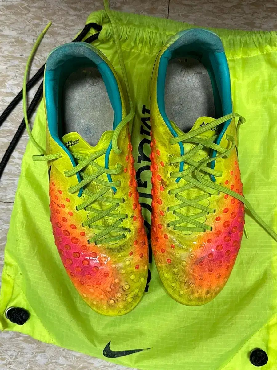 ナイキ マジスタ サッカーシューズ 小売 オーパス2 HG 280 NIKE ナイキ