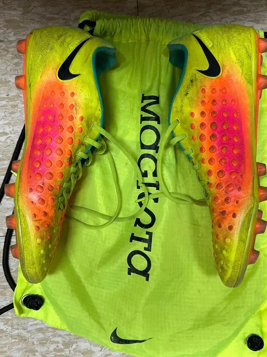 ナイキ マジスタ サッカーシューズ 小売 オーパス2 HG 280 NIKE ナイキ