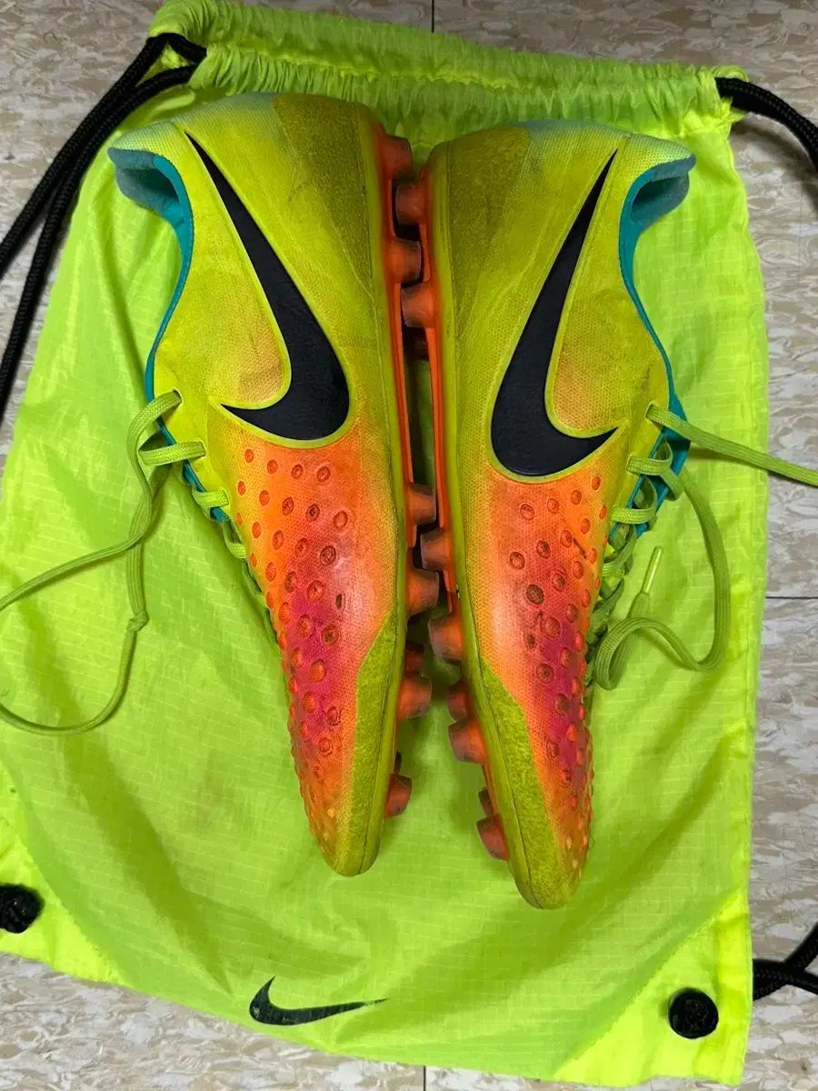 ナイキ マジスタ サッカーシューズ 小売 オーパス2 HG 280 NIKE ナイキ