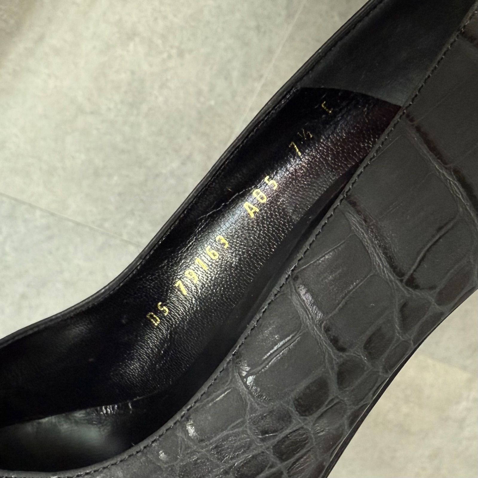 レザーパンプス