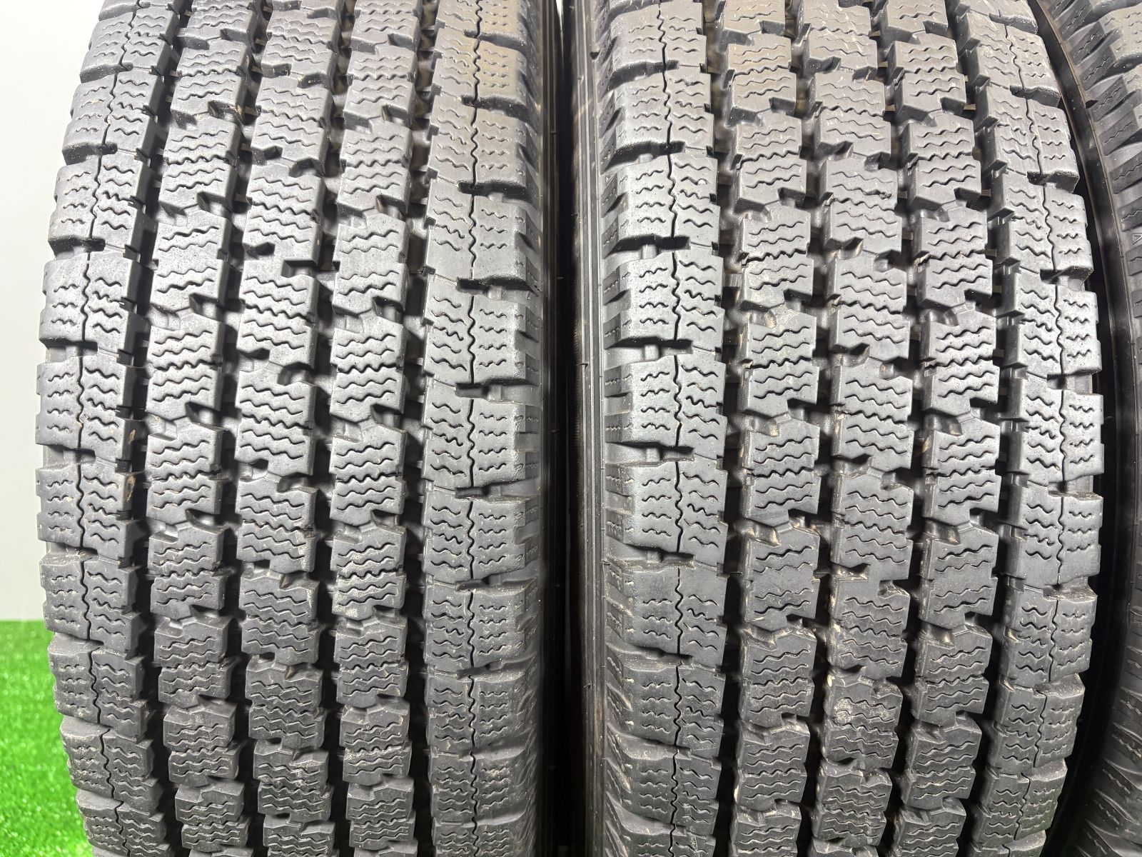 195 80 R 15 LT トーヨー 製 4本 冬 タイヤ スタッドレス TA 875