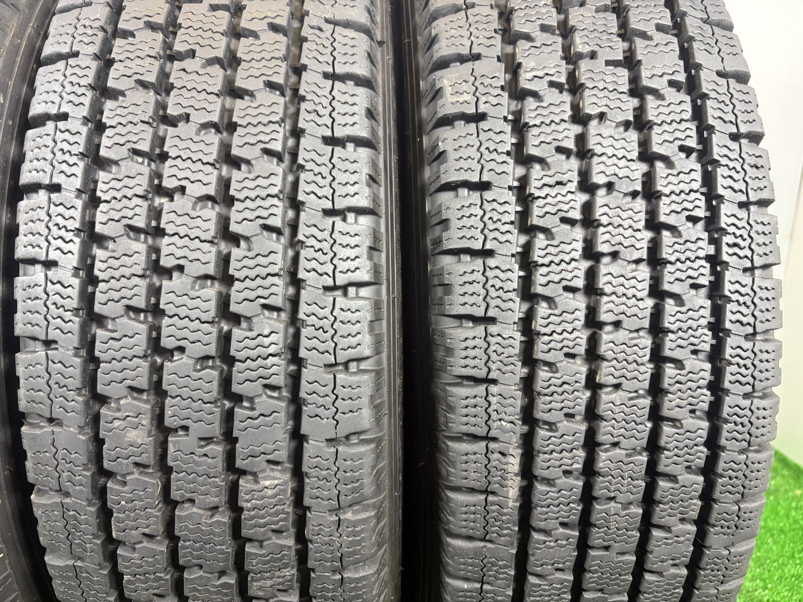  195 80 R 15 LT トーヨー 製 4本 冬 タイヤ スタッドレス TA 875 15インチ スタッドレス