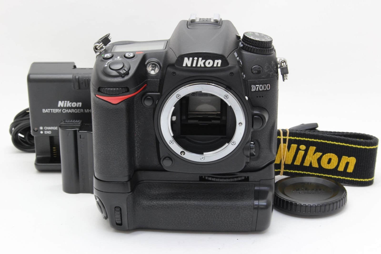 AB+ (良品) Nikon ニコン D7000 ボディ バッテリーグリップ付き 初期