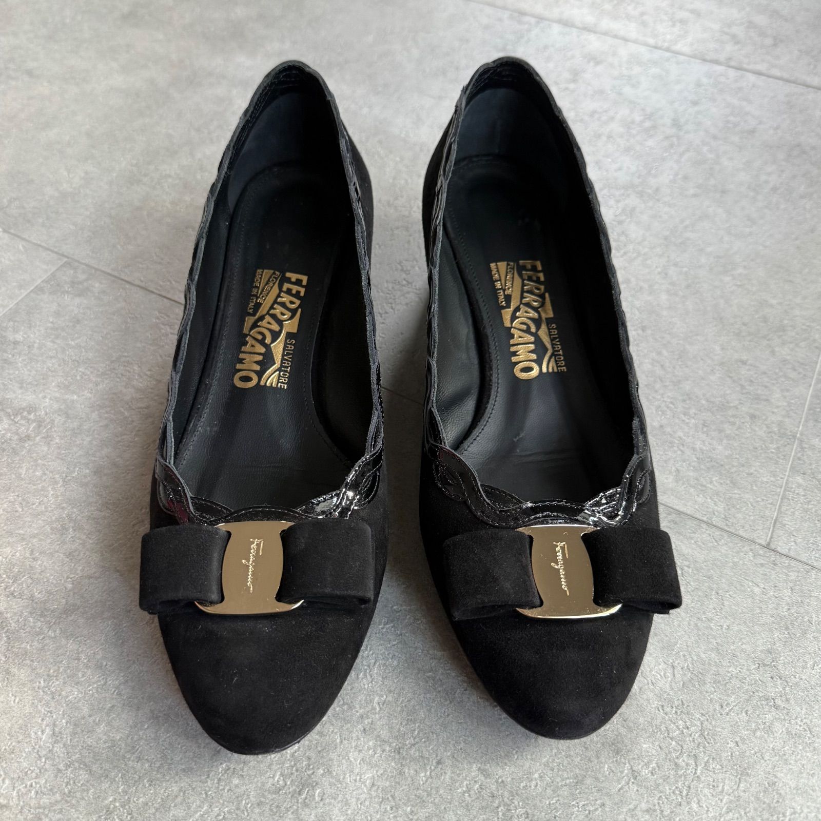 極美品 SalvatoreFerragamo サルヴァトーレフェラガモ VARA V パンプス