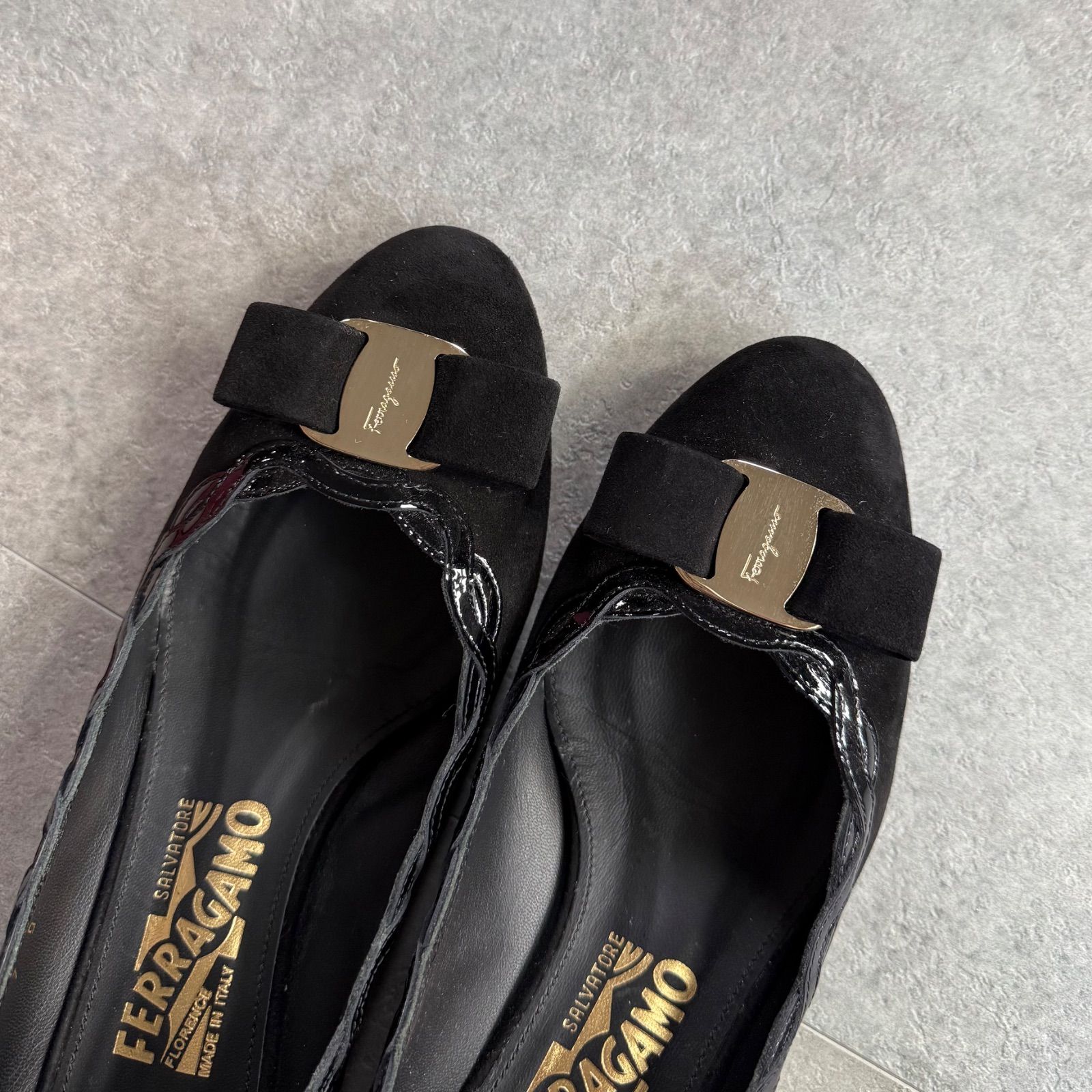 極美品 SalvatoreFerragamo サルヴァトーレフェラガモ VARA V パンプス