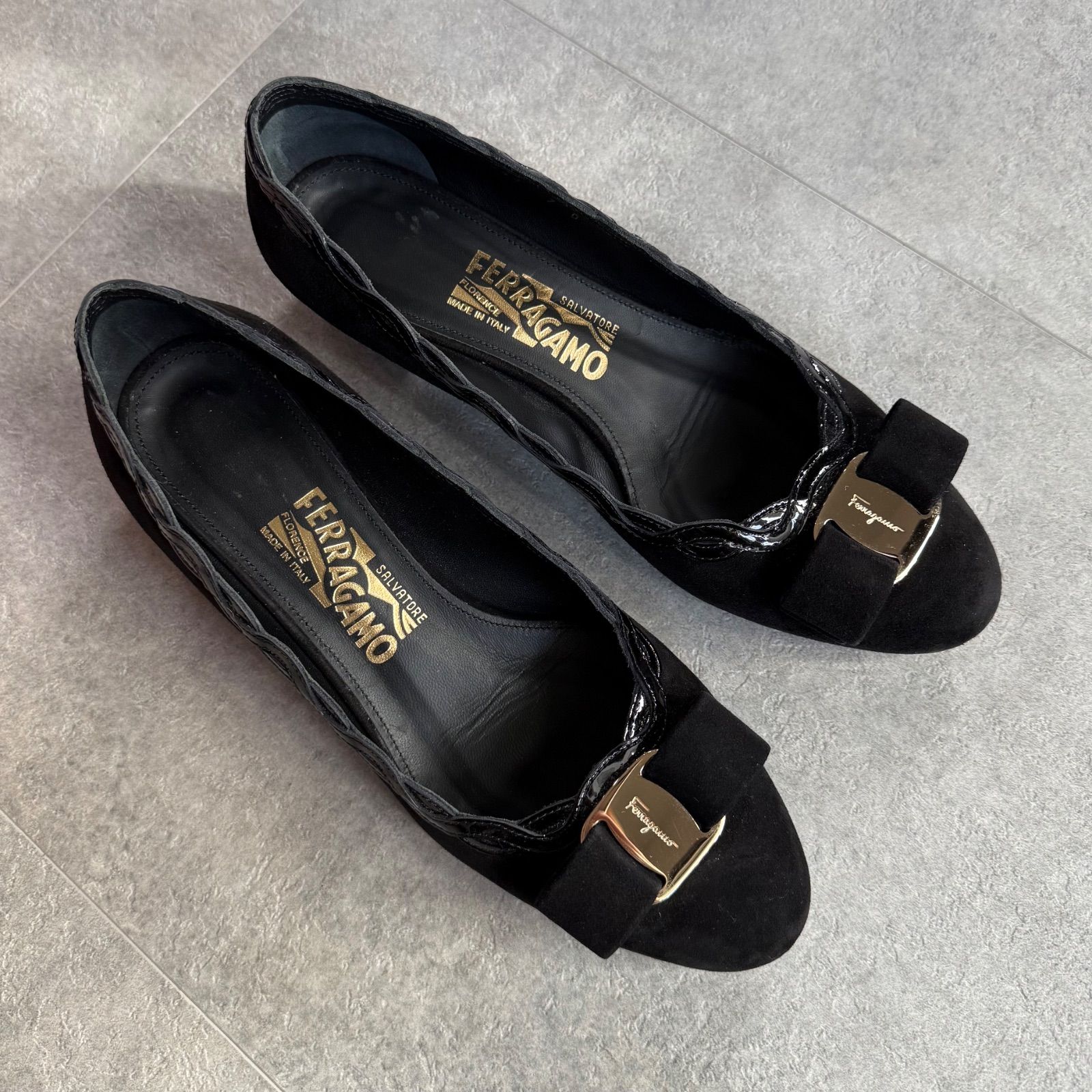 極美品 SalvatoreFerragamo サルヴァトーレフェラガモ VARA V パンプス