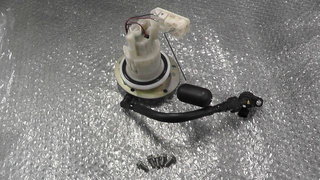 ジクサーSF 250 ED 22 Y 101 xxx の 燃料ポンプ