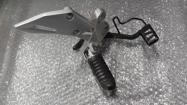 ジクサーSF 250 ED 22 Y 101 xxx の ステップ ブレーキペダル