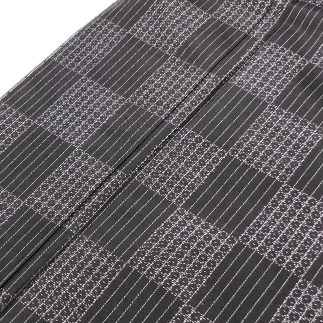 本場大島紬 横双絣 市松模様 証紙付 しつけ糸 ガード加工 K-5606