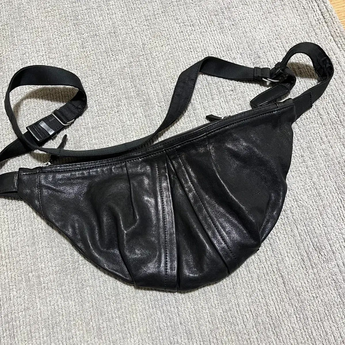 OS ポリテル X ワースワイルムーブメント カーフバッグ | Black