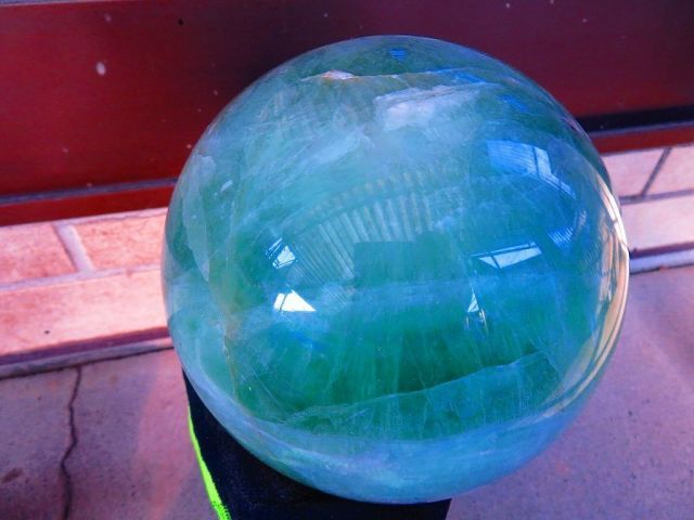 超美しい 金運 天然石 七彩虹いり100 Aファントムフローライト丸玉巨大台付き5 7 kg 170㎜ 〇tｋ3220