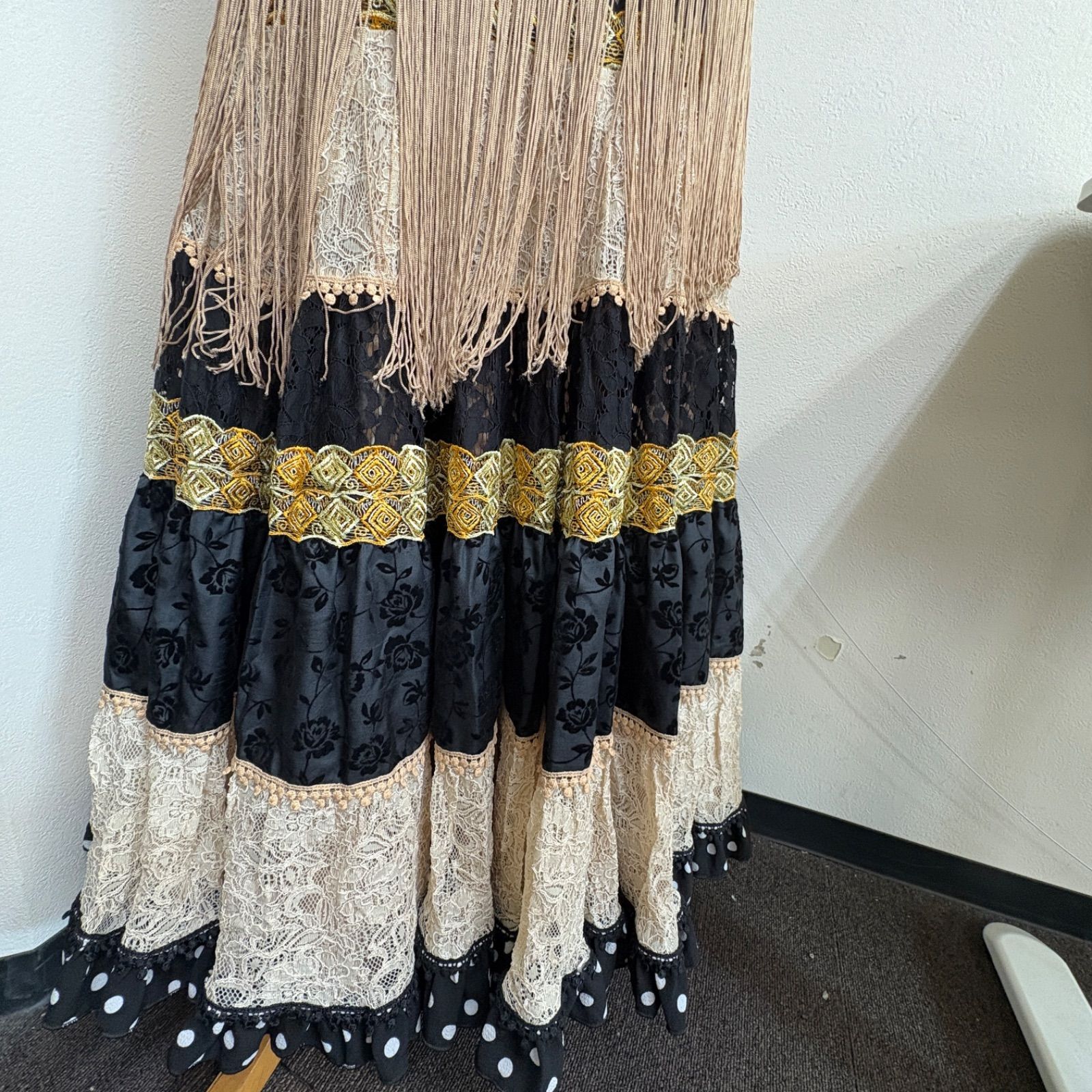 ソニアジョーンズ】フラメンコ衣装 ファルダ ブラック ベージュ ドット