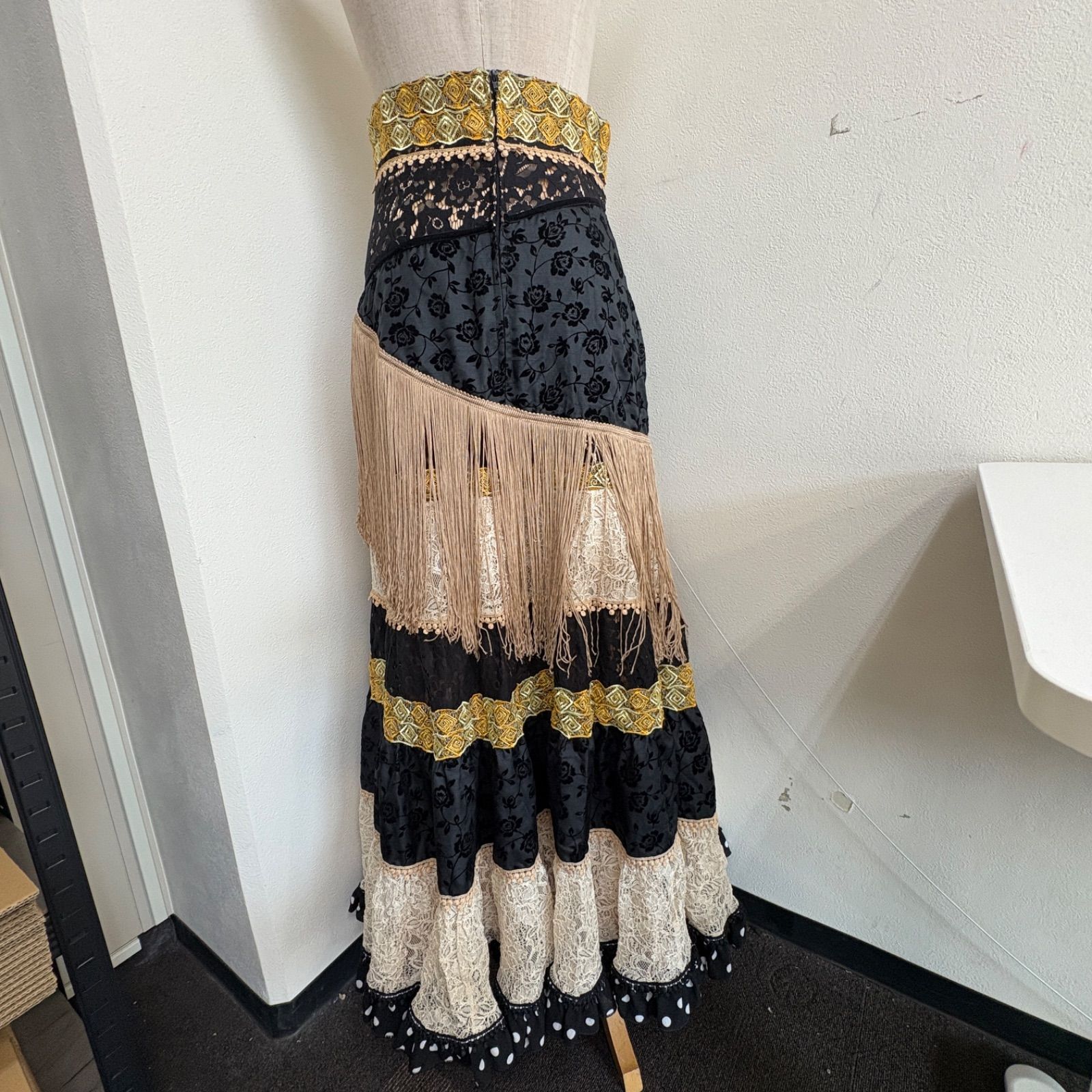 ソニアジョーンズ】フラメンコ衣装 ファルダ ブラック ベージュ ドット