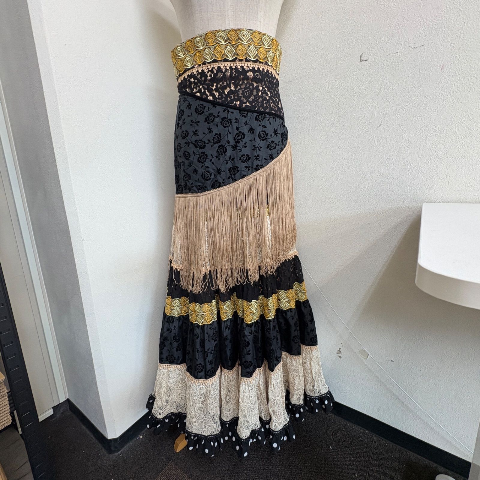 ソニアジョーンズ】フラメンコ衣装 ファルダ ブラック ベージュ ドット