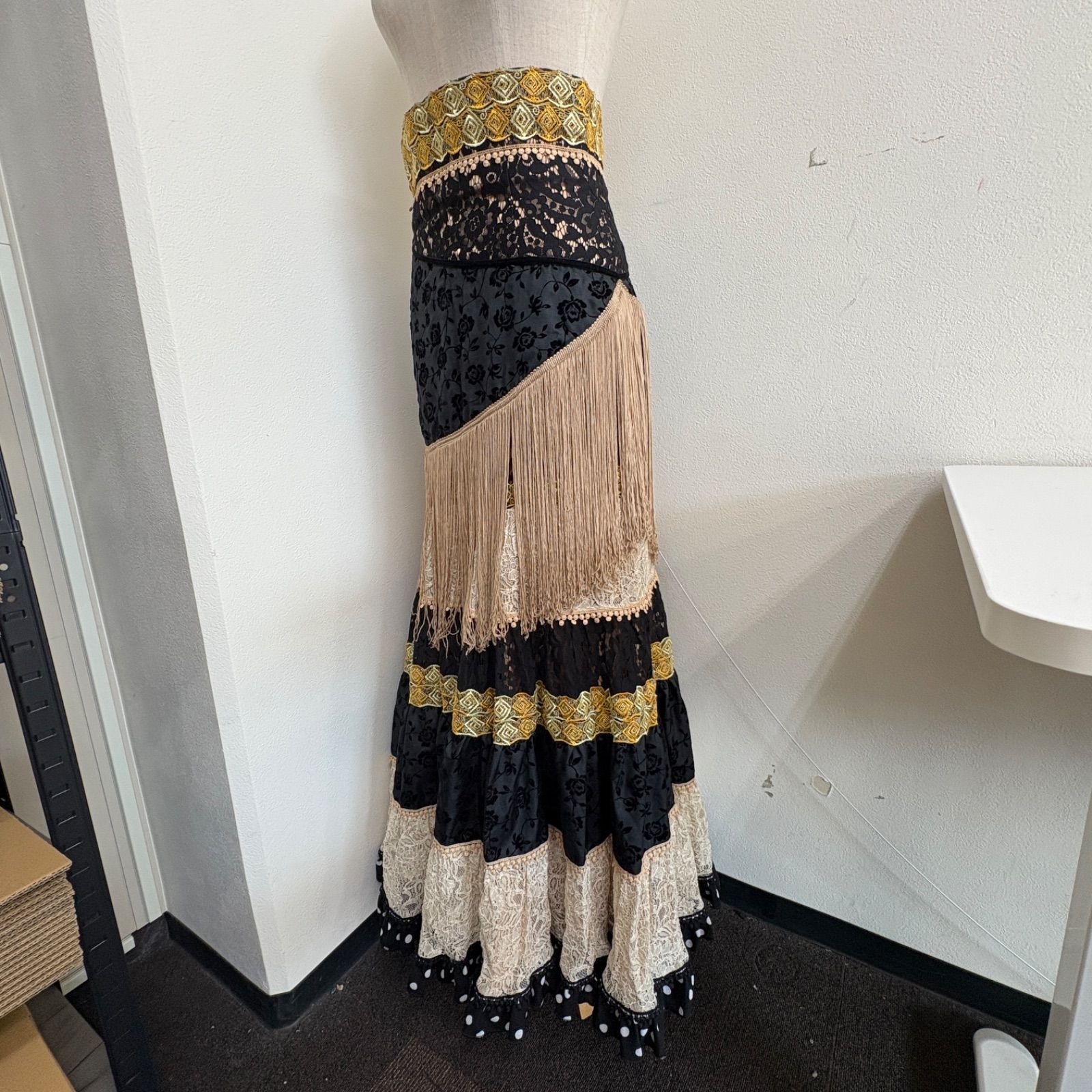 ソニアジョーンズ】フラメンコ衣装 ファルダ ブラック ベージュ ドット