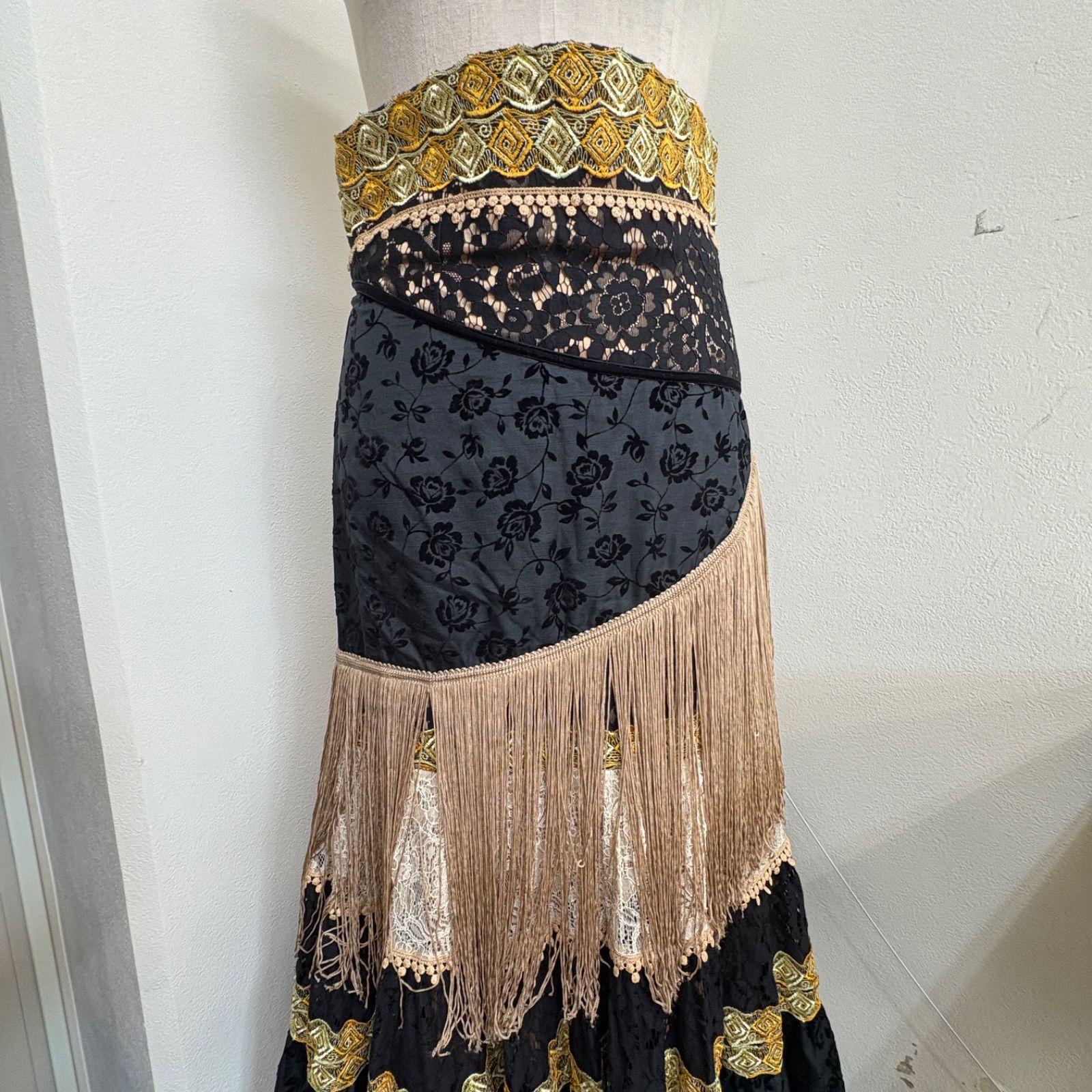 ソニアジョーンズ】フラメンコ衣装 ファルダ ブラック ベージュ ドット