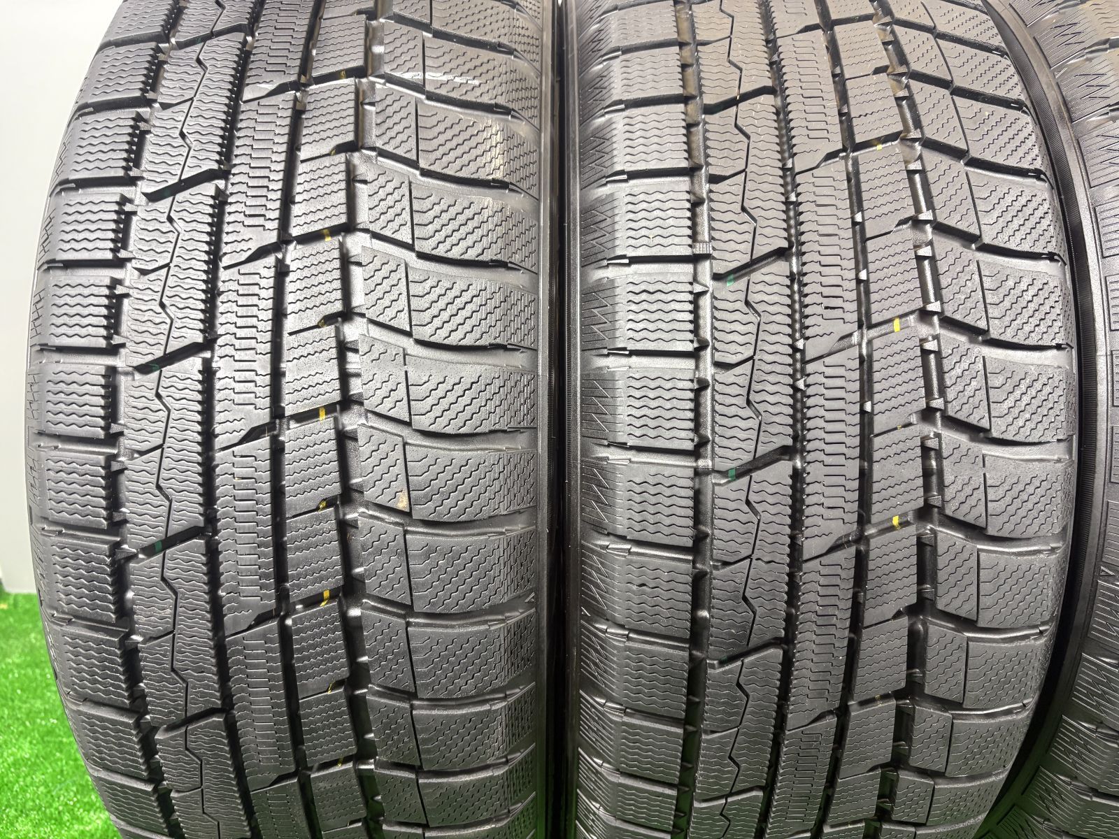 215 55 R 18 トーヨー 製 4本 冬 タイヤ スタッドレス TA 883