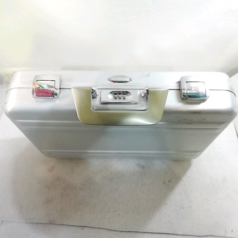 中古】ゼロハリバートン アタッシュケース アルミ☆使用感大 - メルカリ
