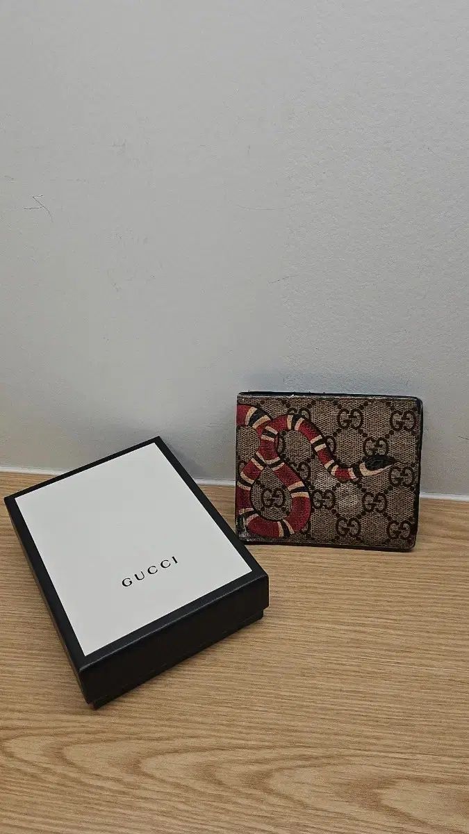 グッチ GG スネーク 二つ折り財布 グッチ GG スネーク 二つ折り財布