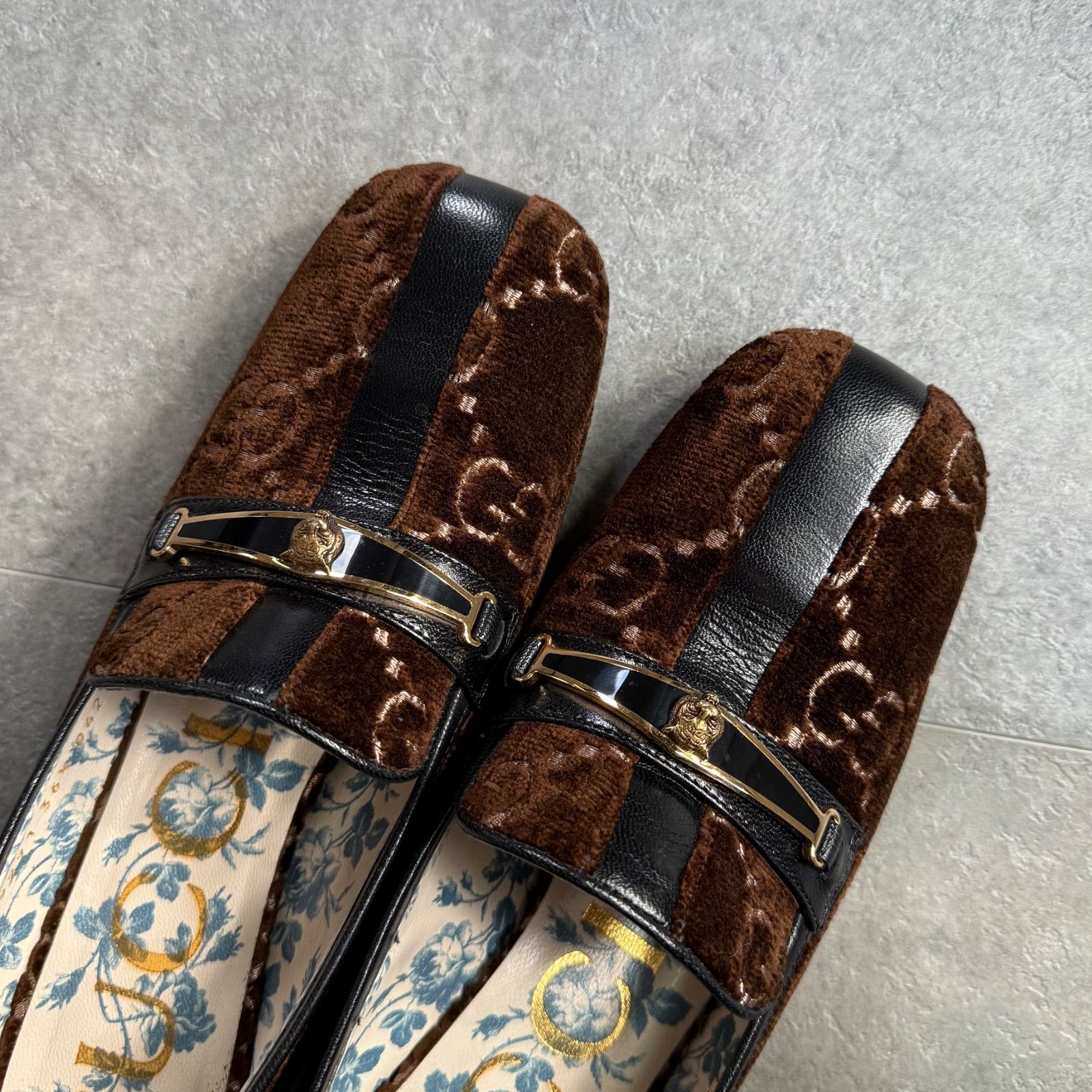 美品 GUCCI グッチ GGスプリーム ロゴ柄 ベロアパンプス タイガー 美品 GUCCI グッチ GGスプリーム ロゴ柄 ベロアパンプス タイガー