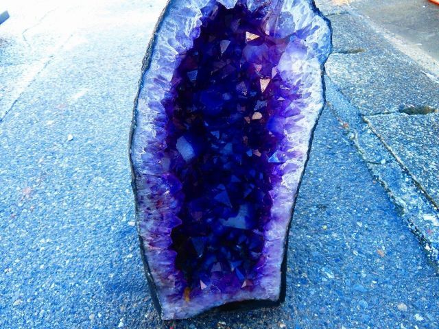 ウルグアイ産☆濃い濃い天然水晶宝石☆アメジストドーム超強パワー☆超