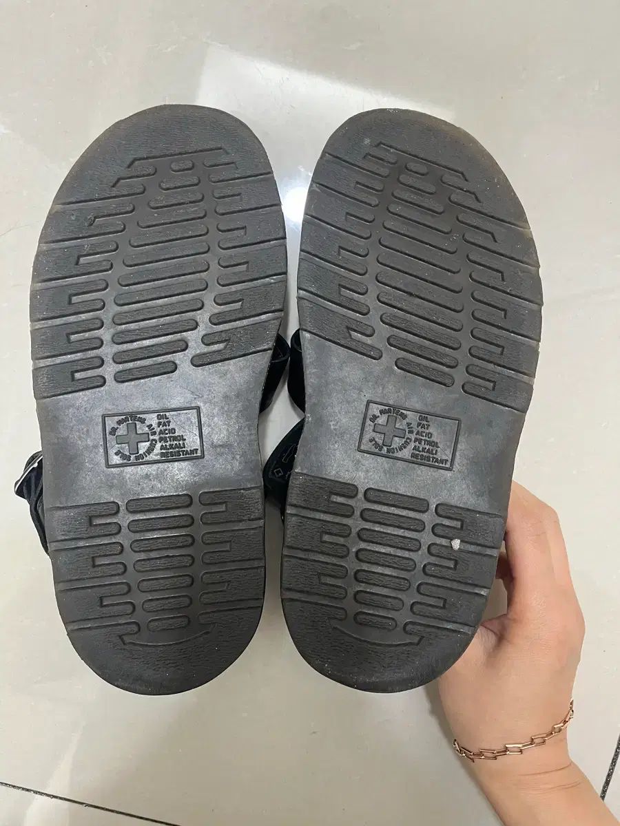 グリフォン サンダル