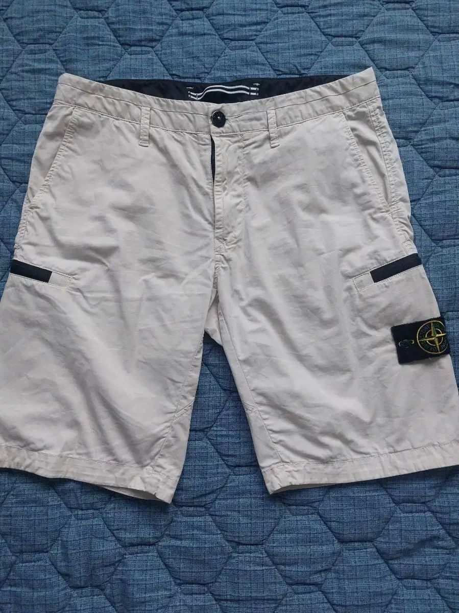 み STONE ISLAND ストーンアイランド ハーフパンツ