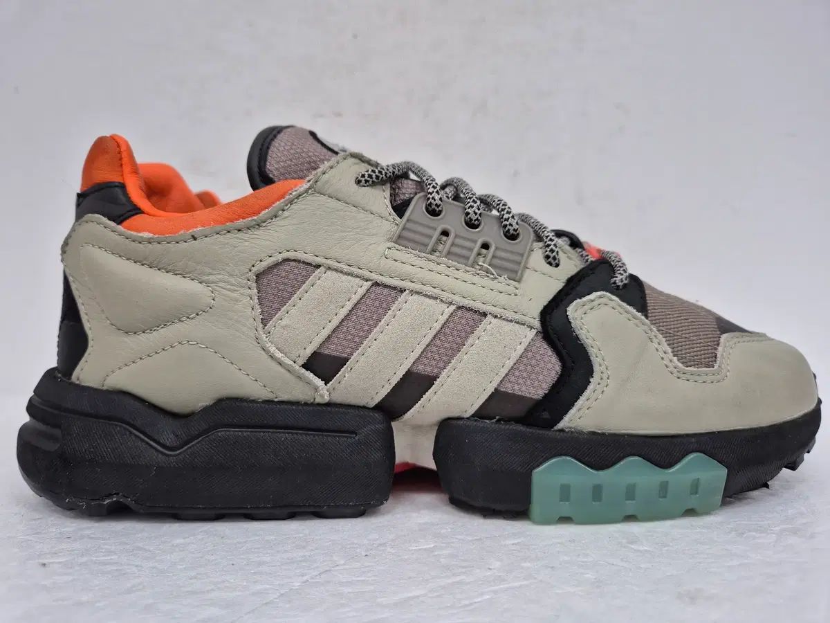 アディダス スニーカー 255