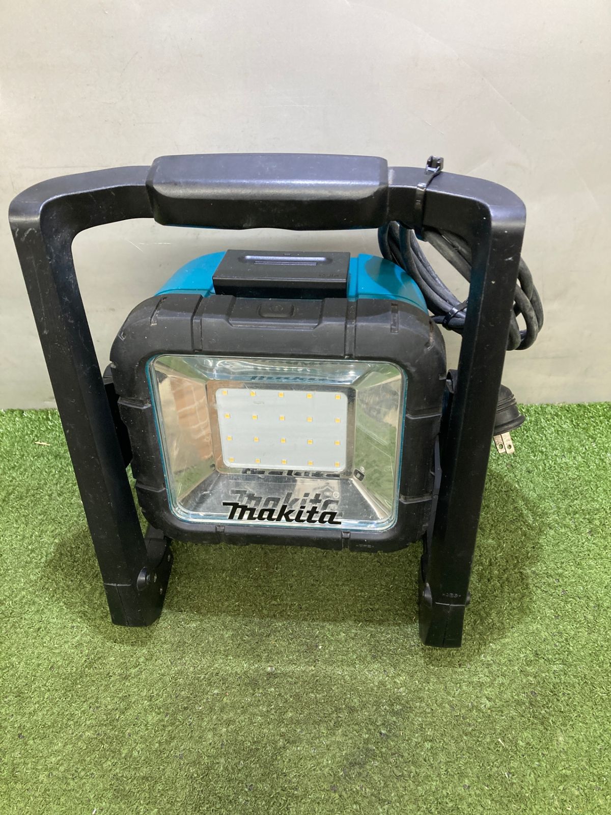 マキタ 充電式LEDスタンドライト【ML805】14.4V・18V・AC100V 本体のみ 