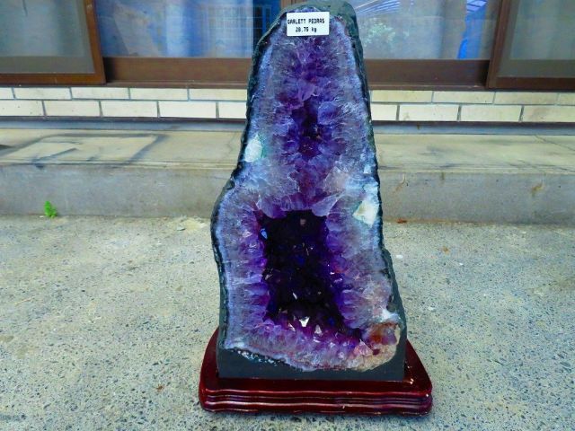 ウルグアイ産超強パワー 超迫力 ウルグアイ産 天然水晶宝石 アメジストドーム超巨大31.75 kg 高550 mm 〇TK 1518