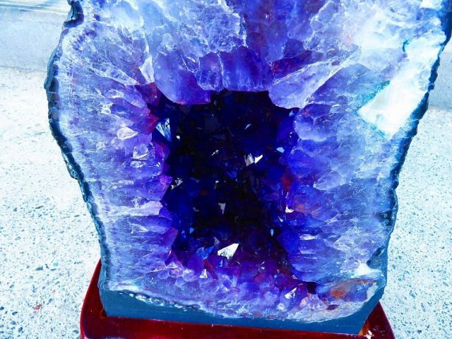 ウルグアイ産超強パワー 超迫力 ウルグアイ産 天然水晶宝石 アメジストドーム超巨大31 75 kg 高550 mm 〇TK 1518