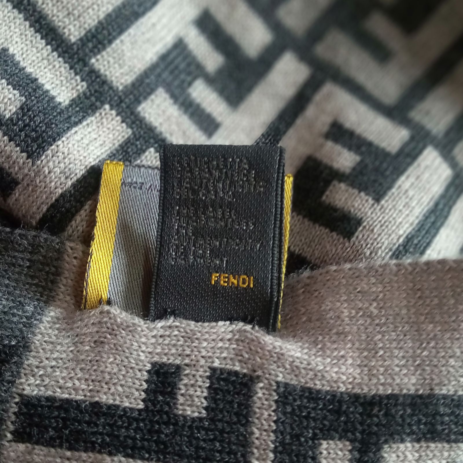 フェンディ FENDI 節約 マフラー