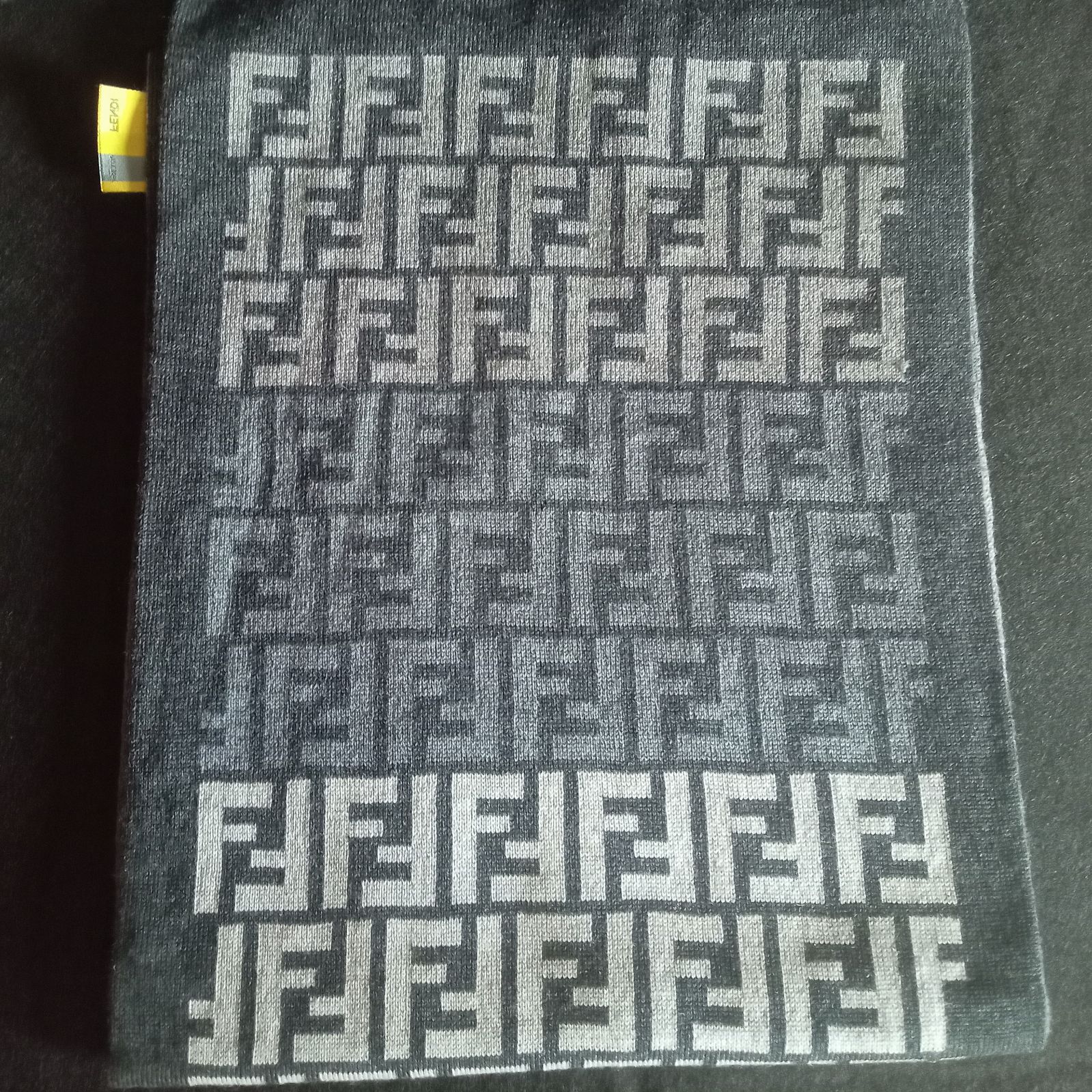 フェンディ FENDI 節約 マフラー