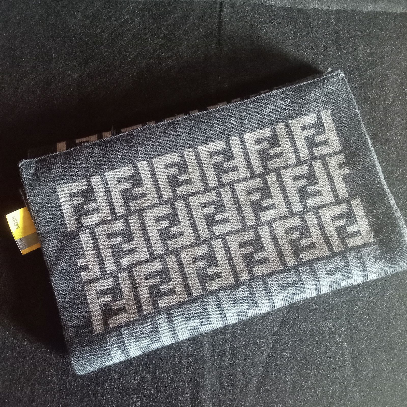 フェンディ FENDI 工場 マフラー