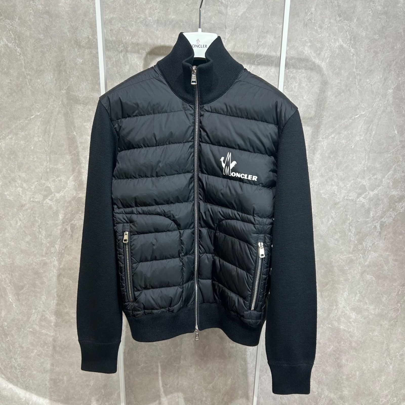 【極美品・正規品】モンクレール　ハイブリッドダウンニット　M　ブラック 極美品】 MONCLER モンクレール ハイブリッドダウンニット ブラック