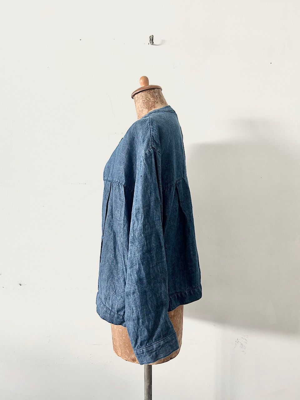 【美品】Atelier d’antan 　ノーカラーリネンデニムジャケット 美品】Atelier d'antan Andre ノーカラーリネンデニムジャケット