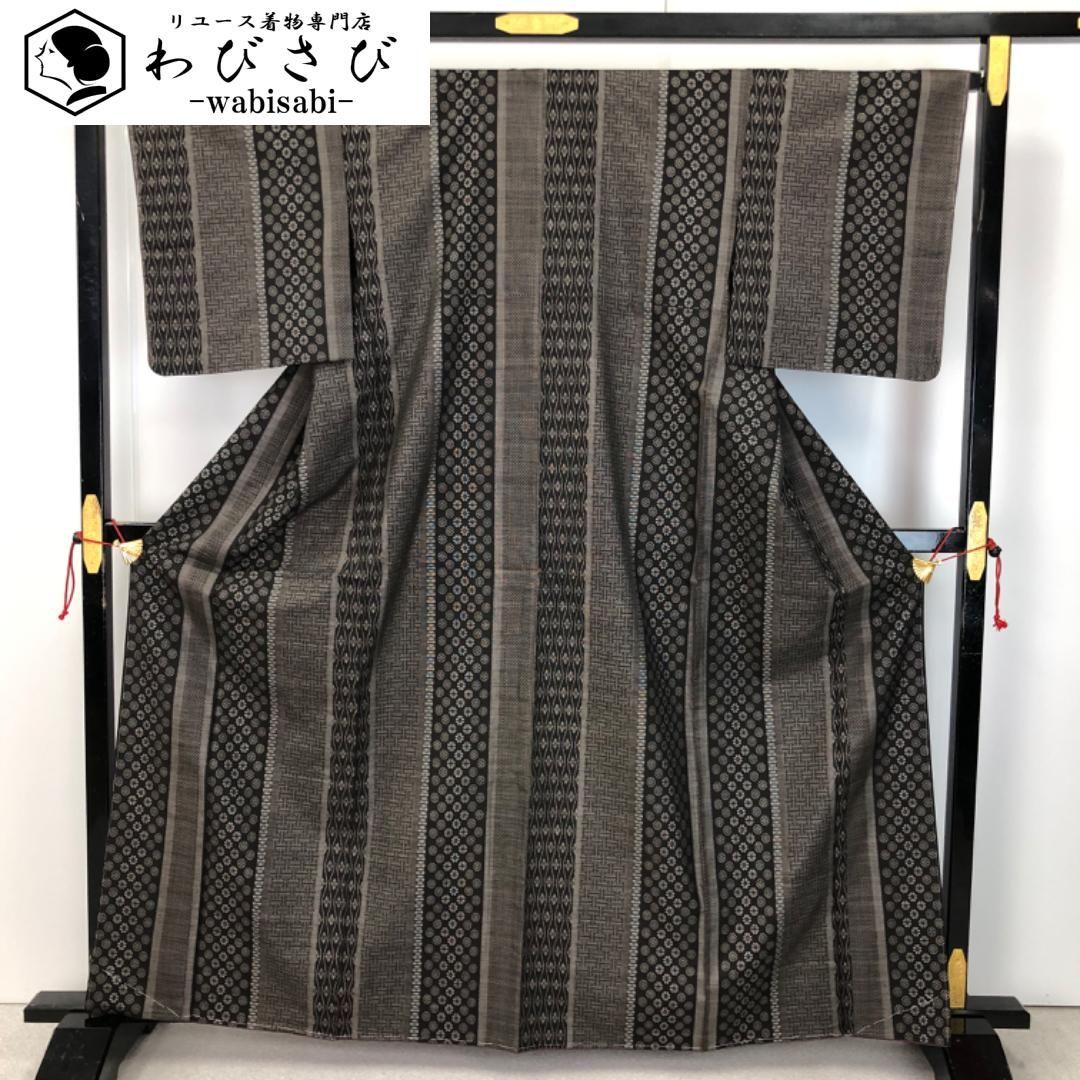 本場大島紬 純泥染 カタス7マルキ 証紙付 縦縞に花模様 K-5627 - メルカリ