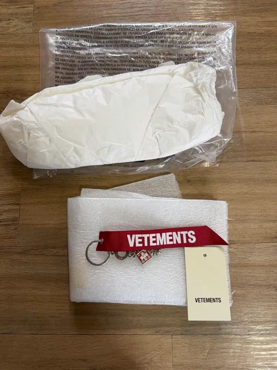 VETEMENTS スイス キーホルダー ランヤード