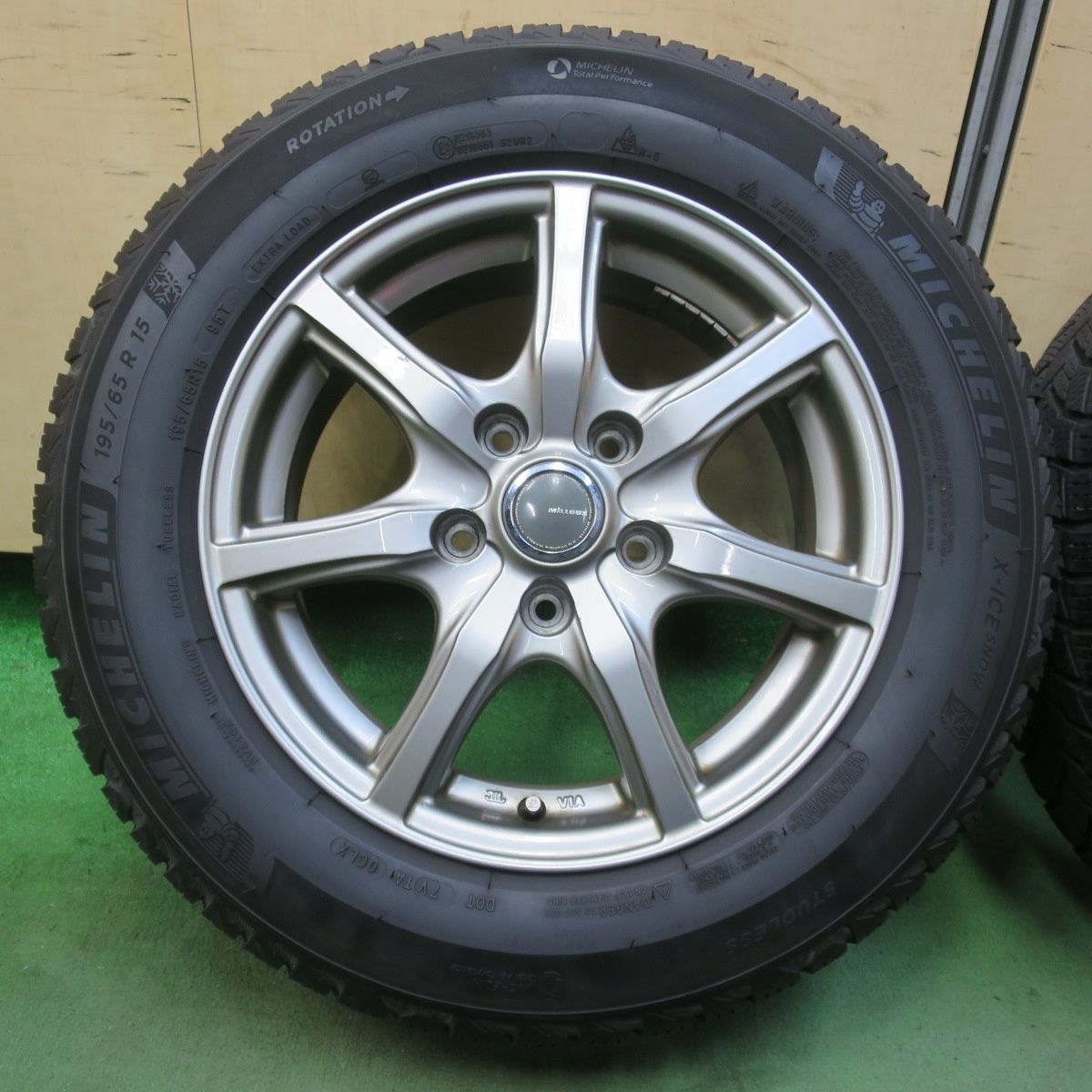 バリ溝 21年 8 5分 スタッドレス 195 65 R 15 ミシュラン X ICE SNOW MiLLOUS KI ミルアス 15インチ PCD 114 3 5 H 5120901イス