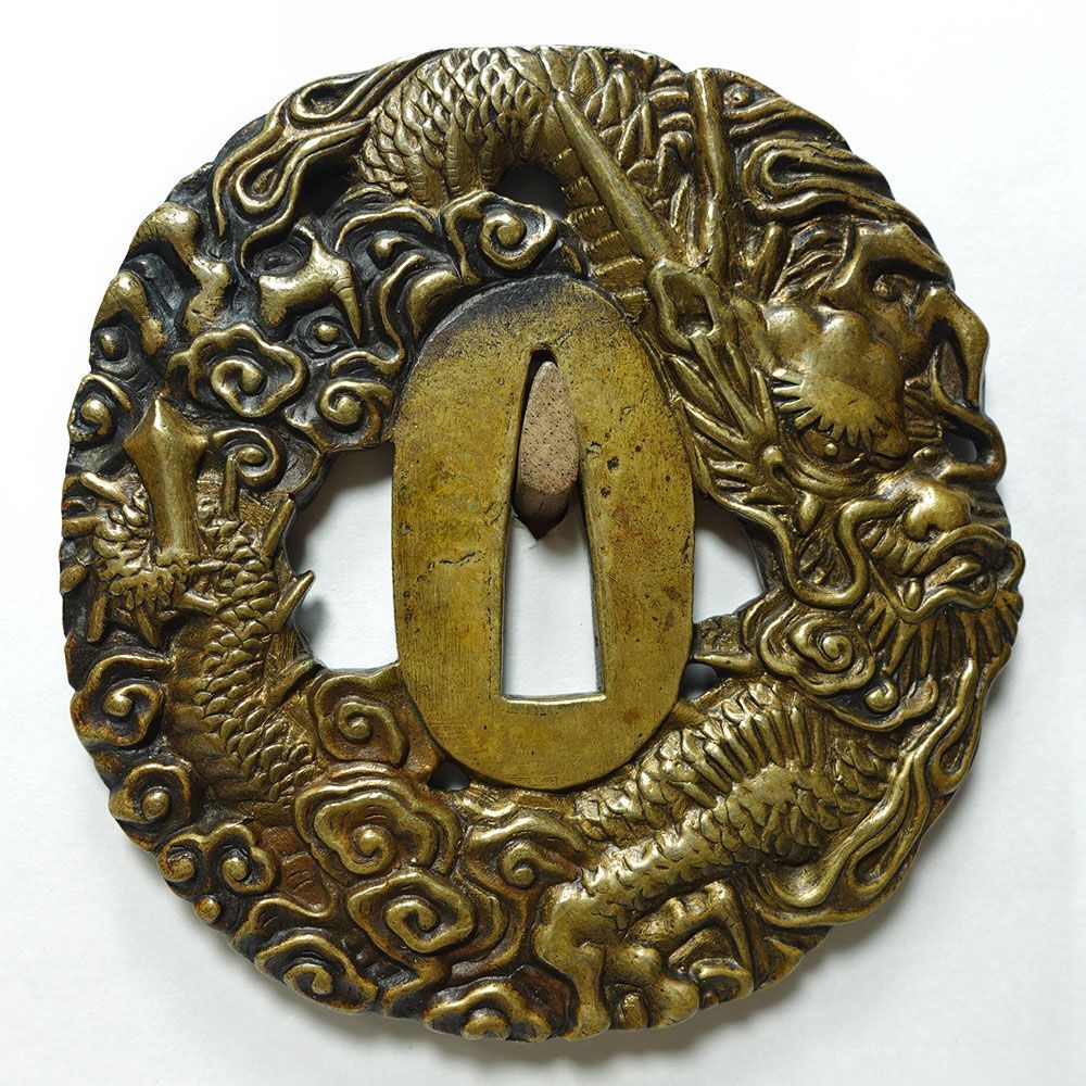 ☆雲龍鐔 埋忠派？ 真鍮地変り形雲龍図鐔 無銘 高肉彫 両櫃孔 埋忠就方