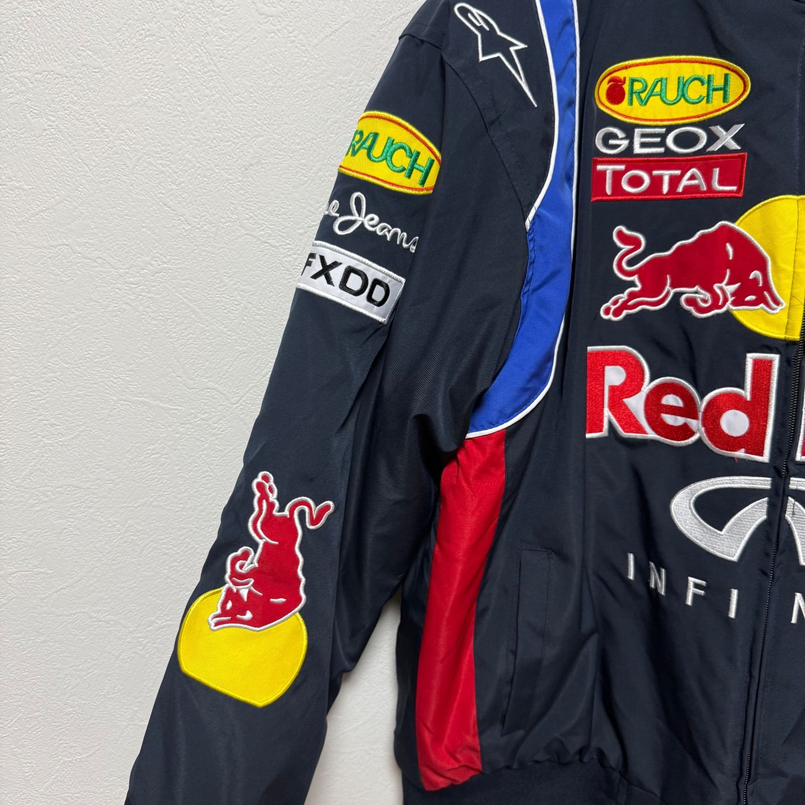 レッドブル レーシング ブルゾン ジャケット ロゴ ワッペン 刺繍