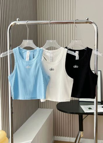 alo Yoga クロップド リブ タンクトップ - メルカリ