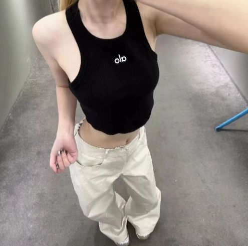 alo Yoga クロップド リブ タンクトップ - メルカリ