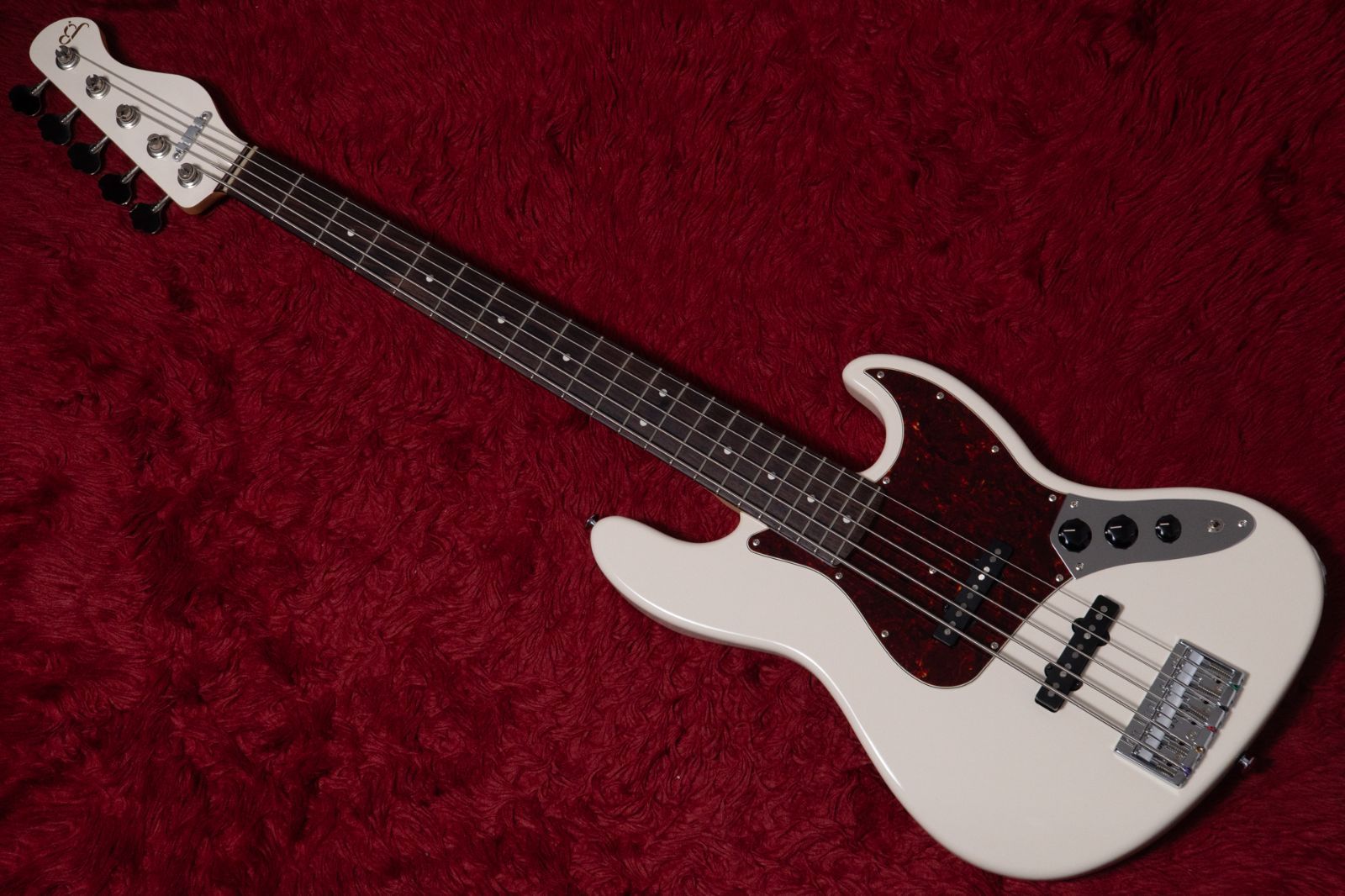 Black Smoker BETA J 5 Vintage White 2025 4 325 kg 24 H 33 GIB横浜