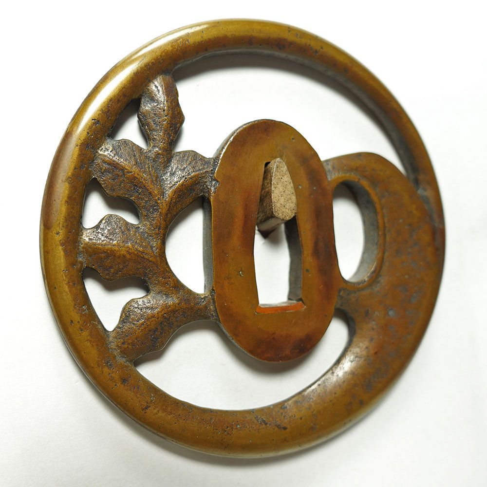 ☆古金工の芸術！ 山銅地丸形大根透鐔 無銘 両櫃孔 丸耳 透し鐔 刀装具