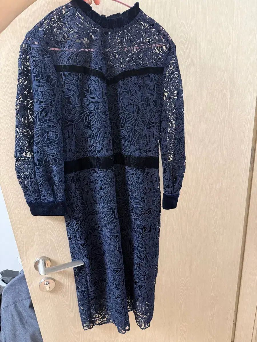 SANDRO ツアーベルベット レイ ONE PIECE