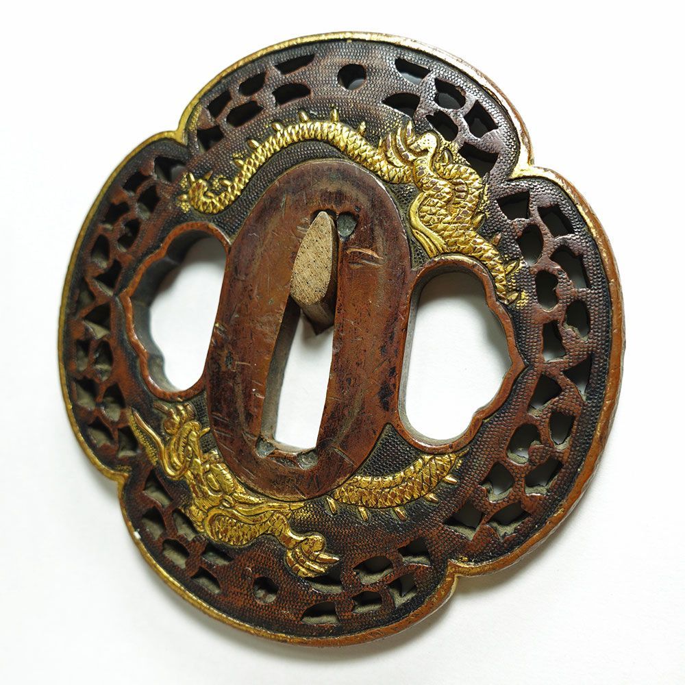 ☆水戸金工の傑作 素銅魚子地木瓜形雲龍図透鐔 無銘 高肉彫 毛彫 金色
