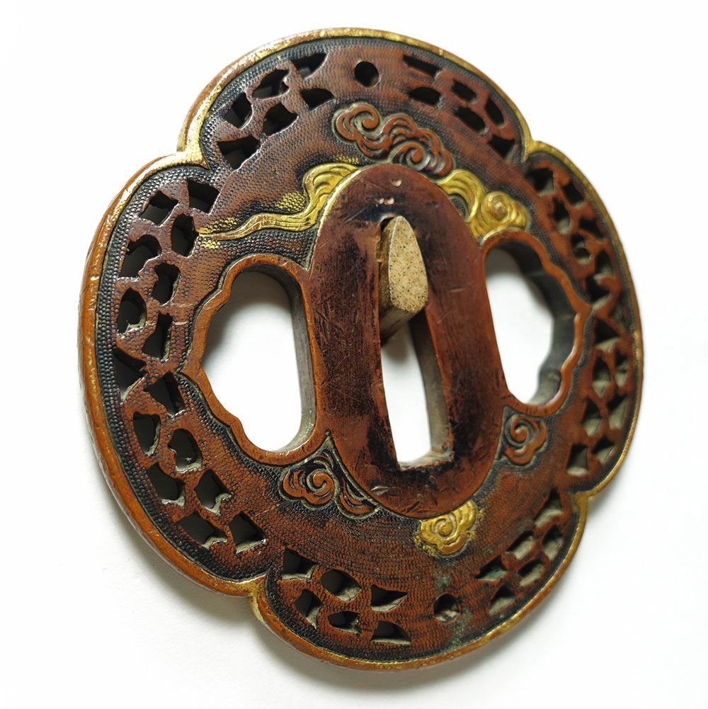 ☆水戸金工の傑作 素銅魚子地木瓜形雲龍図透鐔 無銘 鍔 高肉彫 毛彫